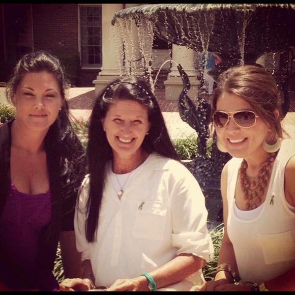 Meet your Posher, Kay - Picture 2 of 2